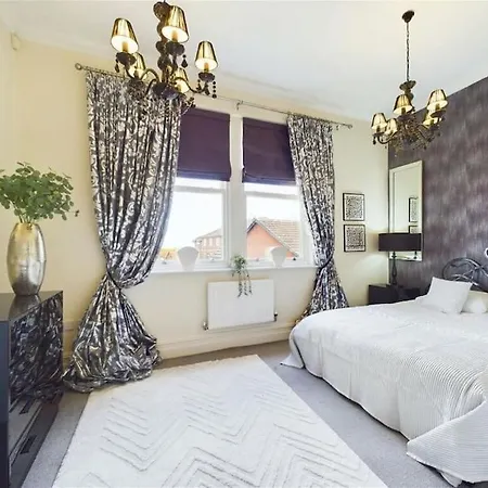 Upmarket Apartment In Ormskirk Exterior photo